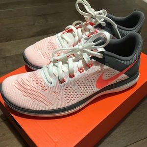 NEW NIKE Women's Flex Rn Running Shoes 8.5
